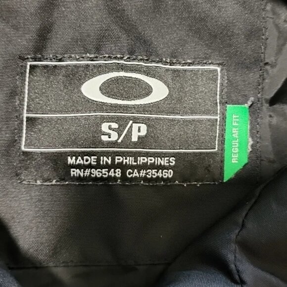 🎉 Oakley hooded, insulated Coat 🎉 - Picture 2 of 5